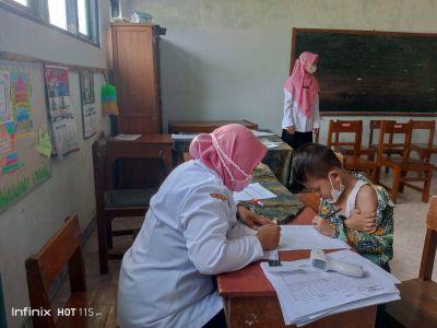 Vaksinasi Anak SD N 1 Desa Wonoyoso Masuk Dosis Ke II
