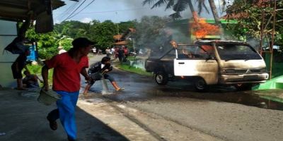Diduga Tangki Bensin Bocor, Mobil Pickup Terbakar di Depan Balai Desa Grenggeng